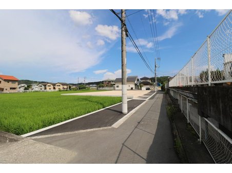 瀬戸町大字山北 980万円 現地（2023年7月）撮影 国道2号線が近く、松永・尾道方面、福山市内・岡山方面へもスムーズなアクセスが可能です。