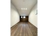 丹那町（宇品二丁目駅） 4880万円 6.75帖広々とした主寝室☆ 部屋ごとに色の違う漆喰・木材を使用しています♪