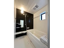 大野字熊ケ浦（前空駅） 2880万円 浴室乾燥機気の付き1坪タイプの浴室☆ ユニットバスは、気密性にも優れています。そのため、冬場でもお湯が冷めにくく、暖かい空間を維持することができます。
