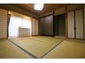明王台５ 4160万円 １Fにある和室9.8帖 仏間や床の間、広縁もある立派な和室です。