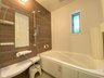 戸坂新町２（戸坂駅） 3500万円 湿気を排しカビ防止に大活躍する浴室換気乾燥暖房機付。室内干しにも役立ちます。 室内（2023年8月）撮影