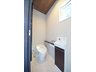 川内３（安芸矢口駅） 3980万円 窓のある明るいトイレ。勿論ウォシュレット付です。収納スペースもあります。