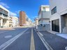 松川町（段原一丁目駅） 9000万円 しっかりとした道路幅員は車道と歩道が分かれております。 現地（2023年2月）撮影