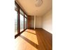 沖野上町５（福山駅） 3850万円 大きな窓からたっぷりの陽射しが差し込む明るい洋室。