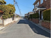 築港ひかり町 1680万円 現地（2024年2月）撮影 ◆前面道路は幅員６ｍありますので車の出し入れもしやすいです。