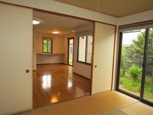緑ヶ丘（宮野駅） 1690万円 和室を開け放つとリビングと一体として使えます。段差もありませんよ。