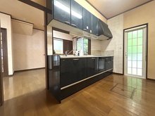久松台２（備後本庄駅） 1980万円 約５帖の広々キッチンは、夫婦ふたりでお料理するのにも十分な広さです。