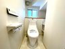 地御前３（地御前駅） 3495万円 INAXの温水洗浄機能付き便座のついた1階のトイレ。奥には収納もあり、とても便利。