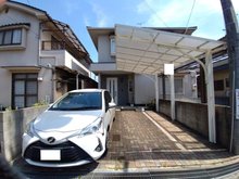 松永町３（松永駅） 2000万円 駐車スペースはコンパクトカーで2台分。