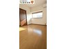 大内矢田南８ 1300万円 2階の洋室は2面採光で明るく、風通りの良い住空間に。収納も完備