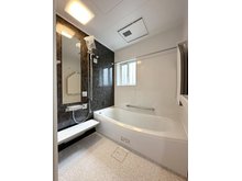 己斐上５ 3580万円 浴室乾燥機気の付き1坪タイプの浴室☆ ユニットバスは、気密性にも優れています。そのため、冬場でもお湯が冷めにくく、暖かい空間を維持することができます。