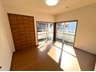 西陵３ 2599万円 令和6年1月撮影 バルコニーへ出入りできる洋室です。 陽の光がたっぷり入り、とても明るいお部屋です。
