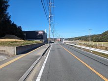 河東（東郷駅） 490万円 前面道路になります。市役所から車で5分の立地になります。