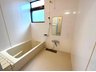 西陵７ 2180万円 令和5年10月撮影 浴室には窓もあり、洗い場が広めです。