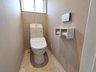 西伊敷６ 2580万円 令和6年1月撮影 2階にも温水洗浄便座トイレを設置しています。 1階に降りなくても良いのが嬉しいですね。