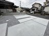 津田新町３ 2598万円 並列で２台停められる駐車スペース