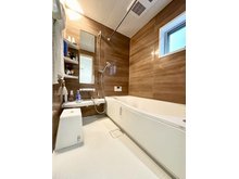 糟屋郡宇美町明神坂1丁目 戸建 浴室もとてもきれいに使用されています！窓もついており換気もばっちりです♪