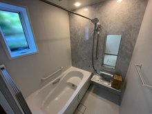 大明丘３ 2880万円 グレーカラーのアクセントパネルがオシャレな浴室です。