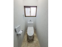 太宰府市青山１丁目　戸建 白を基調とした清潔感あふれるトイレです！！
