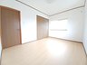 松橋町両仲間（松橋駅） 1680万円 ２階洋室はすべての部屋に２つずつ窓があるので全部屋明るい雰囲気で落ち着く空間です♪