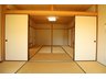 古閑上町（八代駅） 2680万円 続き間になっている8帖と6帖の和室は襖を外せば広々とくつろげる和室に変更可能です。