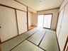 自由ヶ丘南３ 2098万円 リビングと隣接してる和室はリビングと一体的に使うこともできます。