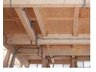 下曽根４（下曽根駅） 2395万円 剛床工法1階と2階の床に「剛床工法」を選びました。これは構造用面材を土台と梁に直接留めつける工法で、床をひとつの面として家全体を一体化することにより、横からの力にも非常に強い構造となります。家屋のねじれを防止し、耐震性に優れた效果を発揮します。