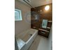 大字旅石（須恵駅） 3248万円 壁紙のデザインでガラリと印象が変わるバスルーム☆彡 浴室乾燥機や追焚機能付きで設備も充実してます♪