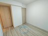 笹丘パーク・マンション 【洋室5.1帖】 全居室に収納がございますので、お部屋をスッキリ広々お使いいただけます！ お好きな家具を揃えて居心地の良い空間を作りましょう♪