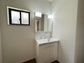 葛原３ 3098万円 シャワー付き洗面台、収納スペースのある洗面室