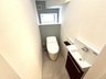 西坂元町 2980万円 令和6年2月撮影 1階は温水洗浄便座トイレです。 お手入れも簡単です。