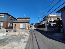 西伊敷７ 2290万円 令和6年1月撮影 閑静な住宅街の一画。