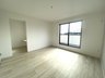 吉野町 2048万円 令和6年2月撮影 バルコニーへ出入りできる8帖の洋室です。 とても広く主寝室におすすめです。