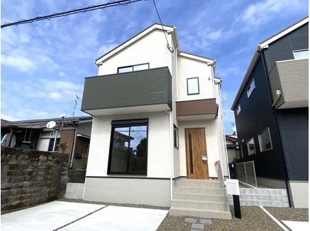 吉野町 2048万円 令和6年2月撮影 中別府団地の一画に2棟分譲中。 南西向きでとっても陽当たりが良いお家。