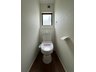 足立１（城野駅） 3798万円 高機能トイレ 温水洗浄便座付きのトイレです。汚れてもサッとひと拭きでお手入れ簡単。節水仕様でしっかり洗浄できます。環境にやさしく、しかも経済的です。