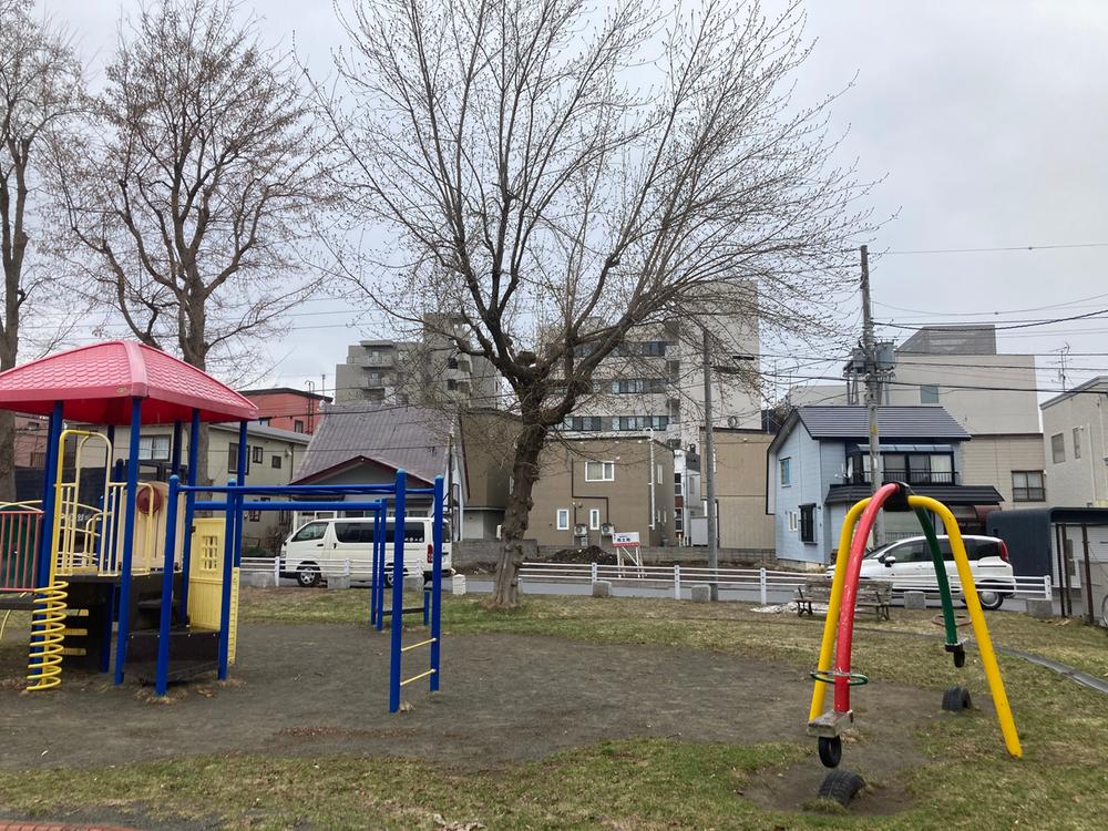 地下鉄白石駅　徒歩10分　公園向かい　建築条件付き土地