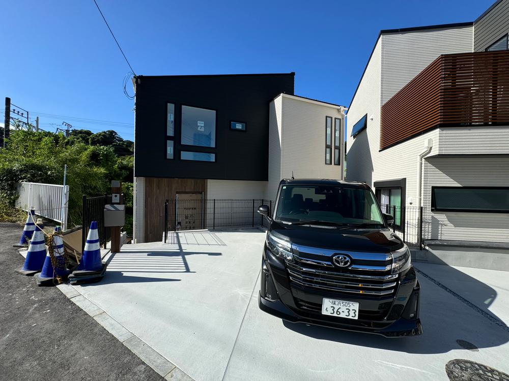 内覧お勧め致します　鎌倉駅徒歩圏　2階建新築戸建　大型４LDK間取　広々カースペース