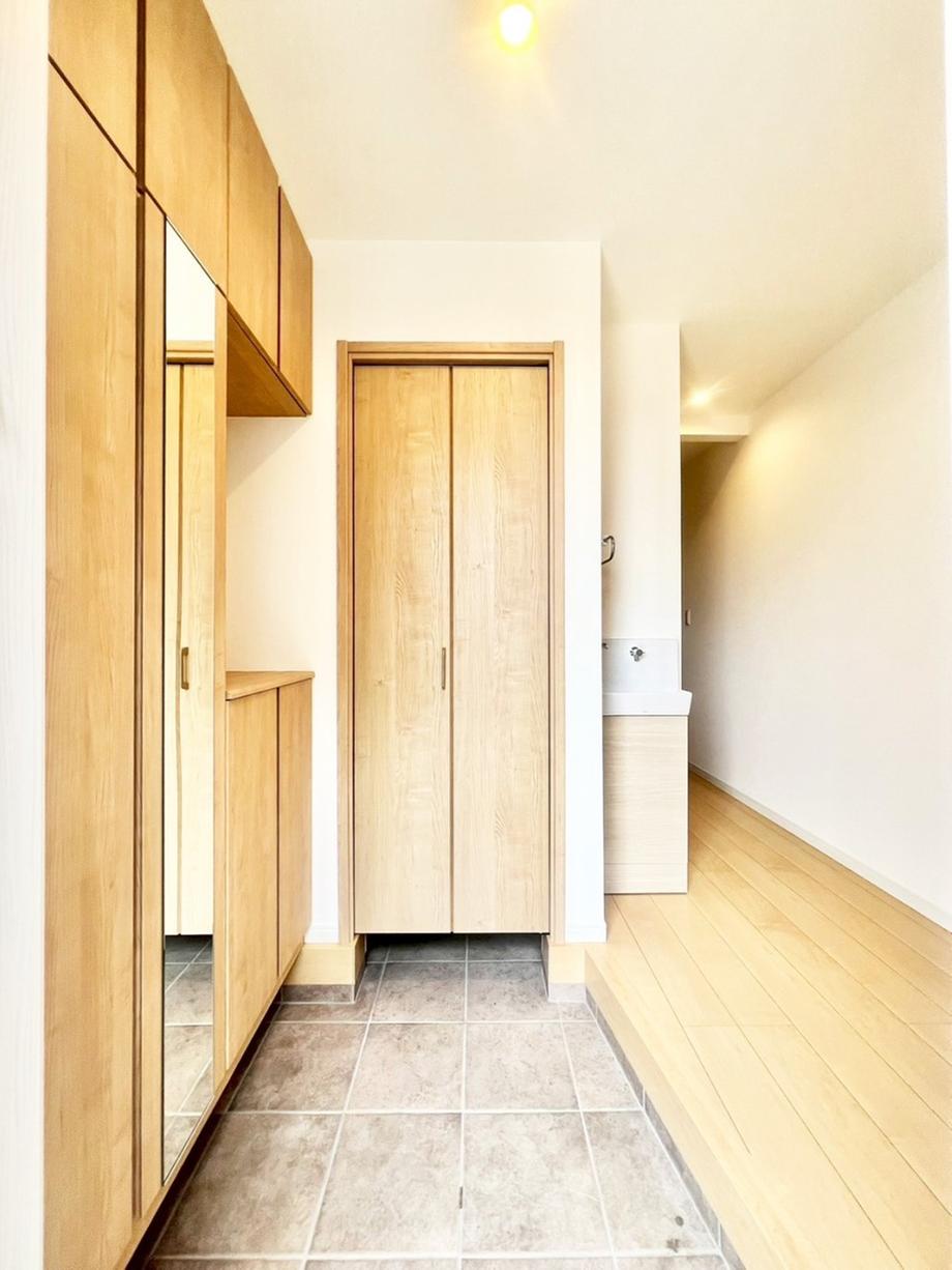 明るい玄関はお客様をお出迎えするのにぴったりです！