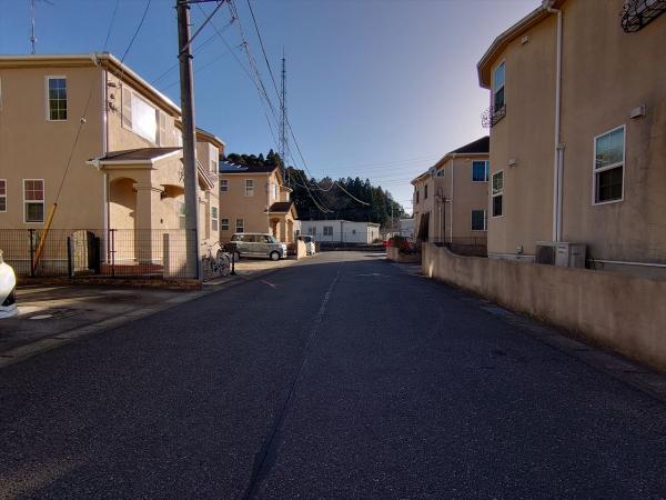 南東側6ｍ公道に面しております。