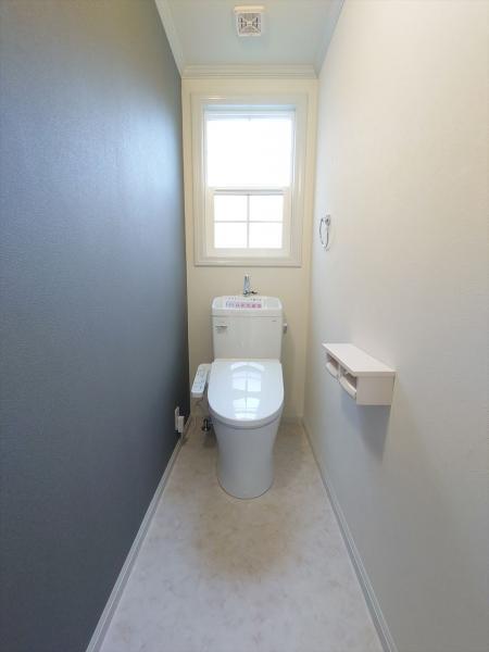 トイレは各階に設置されております。