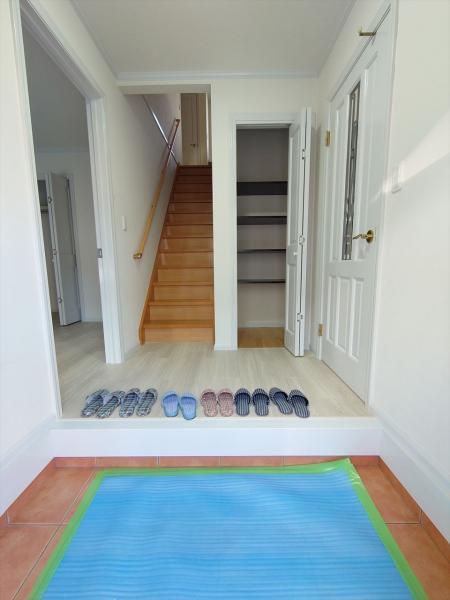 玄関のスペースも広さがございます。