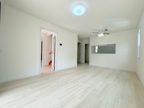 陽光あふれるリビングはご家族が一番多くの時間を過ごす空間。ご家族が自然に集まり会話も弾みますね。