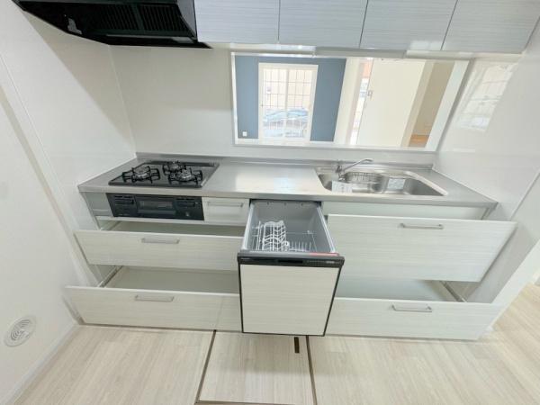 収納が多く使い勝手が良いキッチンスペースです。