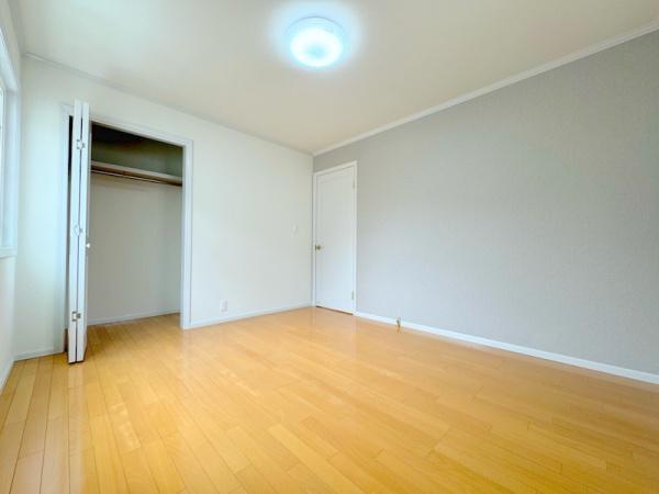 大切なお洋服や思い出の品も収納できますね。