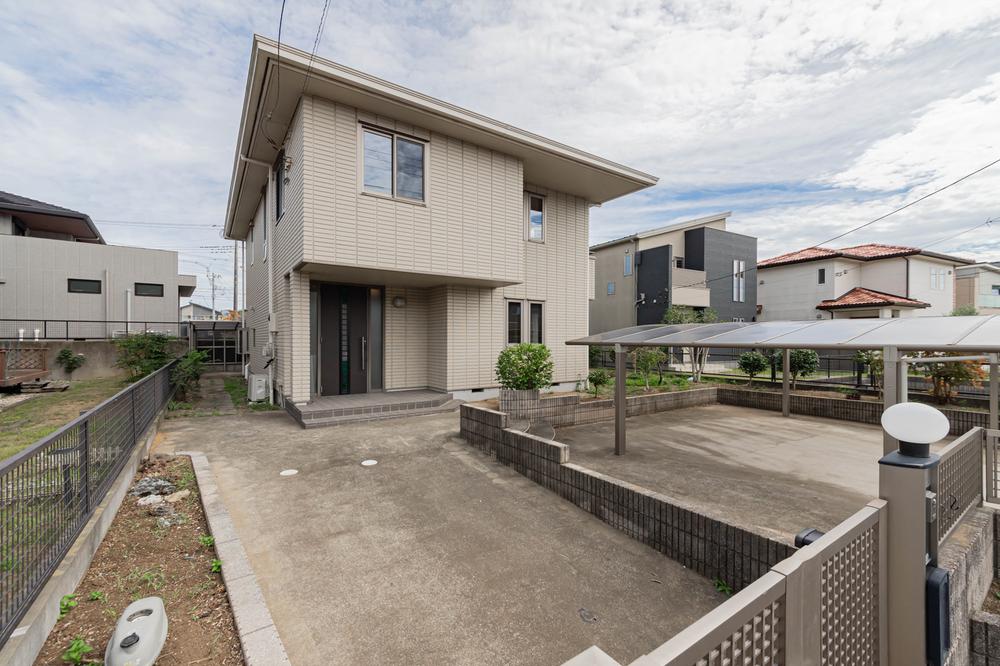 現地（2025年9月）撮影庭付き、駐輪場付、カースペース2台以上の広大な敷地