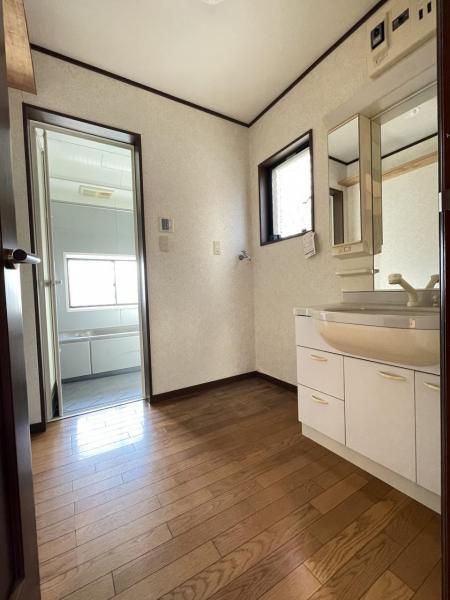 広い洗面化粧台