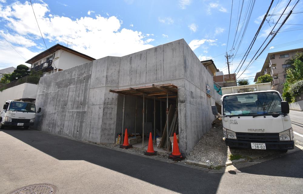 ◆あざみ野駅徒歩6分　◆整形角地　◆建築条件なし