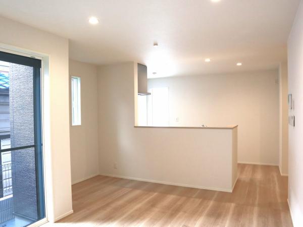 神奈川区菅田町　新築一戸建て