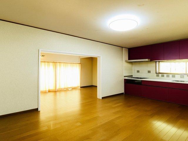 この画像はCGで加工して荷物を消しております。