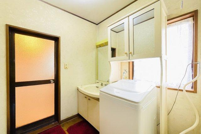 この画像はCGで加工して荷物を消しております。